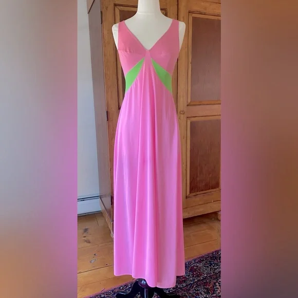 🩷VINTAGE OLGA🩷 BARBIE NIGHTGOWN RARE COLOR COMBINATION FOR COLLECTORS SIZE M - Picture 1 of 6